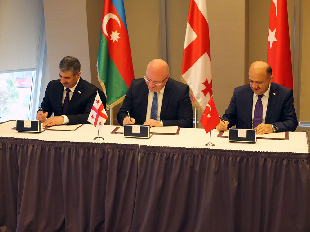 В Батуми состоялась встреча министров обороны Азербайджана, Грузии и Турции — ФОТО