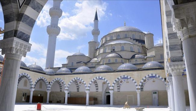 В Бишкеке построена самая большая мечеть в Средней Азии