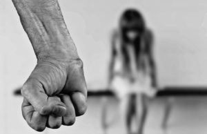 В Татарстане мужчина избил и изнасиловал 18-летнюю девушку