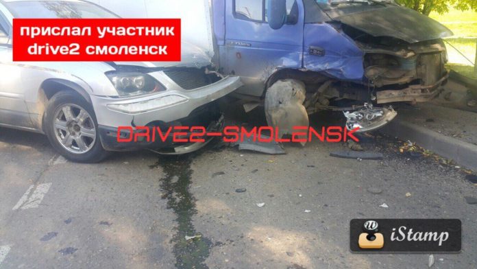 В Смоленске разбились два автомобиля