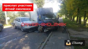 В Смоленске разбились два автомобиля