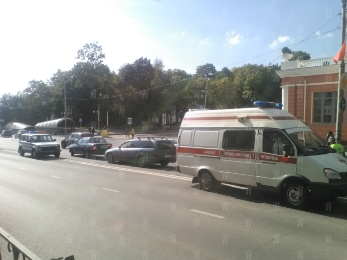 В Смоленске столкнулись три автомобиля