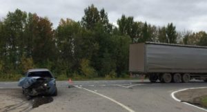 Нетрезвая автоледи протаранила фуру на трассе М7 в Чувашии