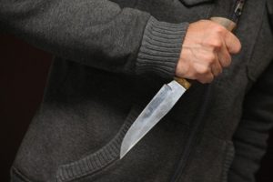 Житель Иваново ранил соседа ножом