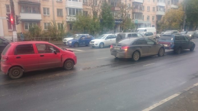 В Твери на Волоколамском проспекте случилось тройное ДТП