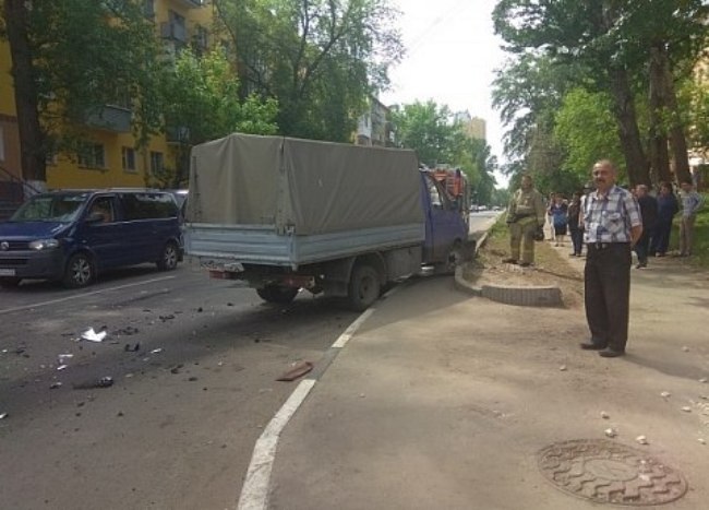 В Нижнем Новгороде два человека пострадали при столкновении «ГАЗели» и «легковушки» – фото‍