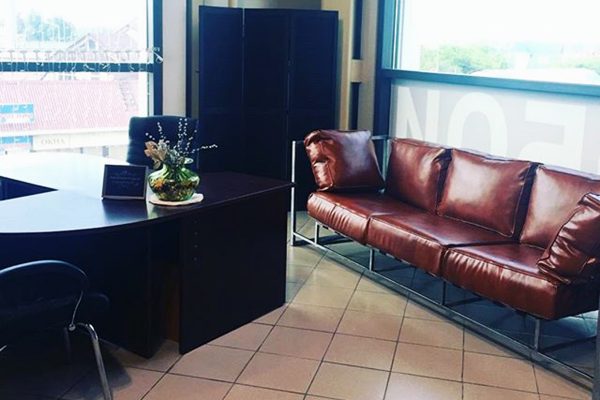 Где и как купить качественный диван для офиса?
