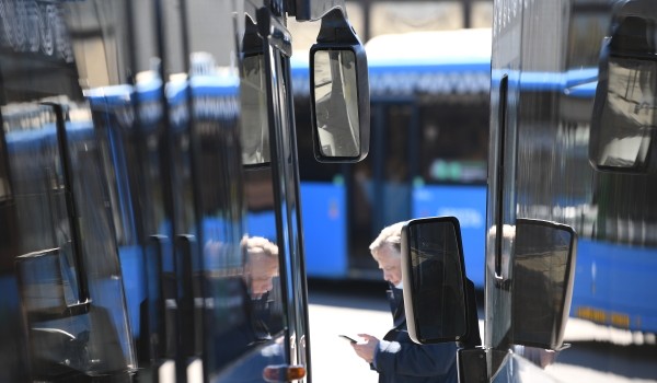 Почти 4 млн поездок в автобусах коммерческих перевозчиков Москвы с начала года оплачено бесконтактно
