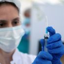 Бесплатная добровольная вакцинация подростков от COVID-19 началась в Москве